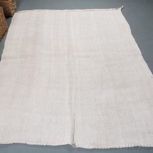 Vintage Turkish Area Rug, Neutral Beige, Minimalist Design, Handwoven, 5x7ft, Boho Home Decor, Rustic and Cozy Style