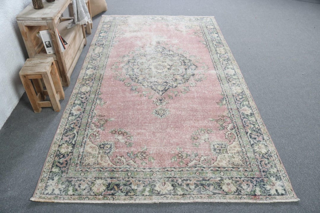 137×123 “Rose quartz”ViNTAGE TURKiSH RUG 137×123 “Rose quartz”ViNTAGE TURKiSH RUG 137×123 “Rose