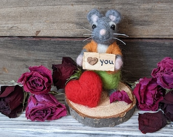 Needle Felted Mouse Valentine's Day Decor: Wool Mouse with Heart