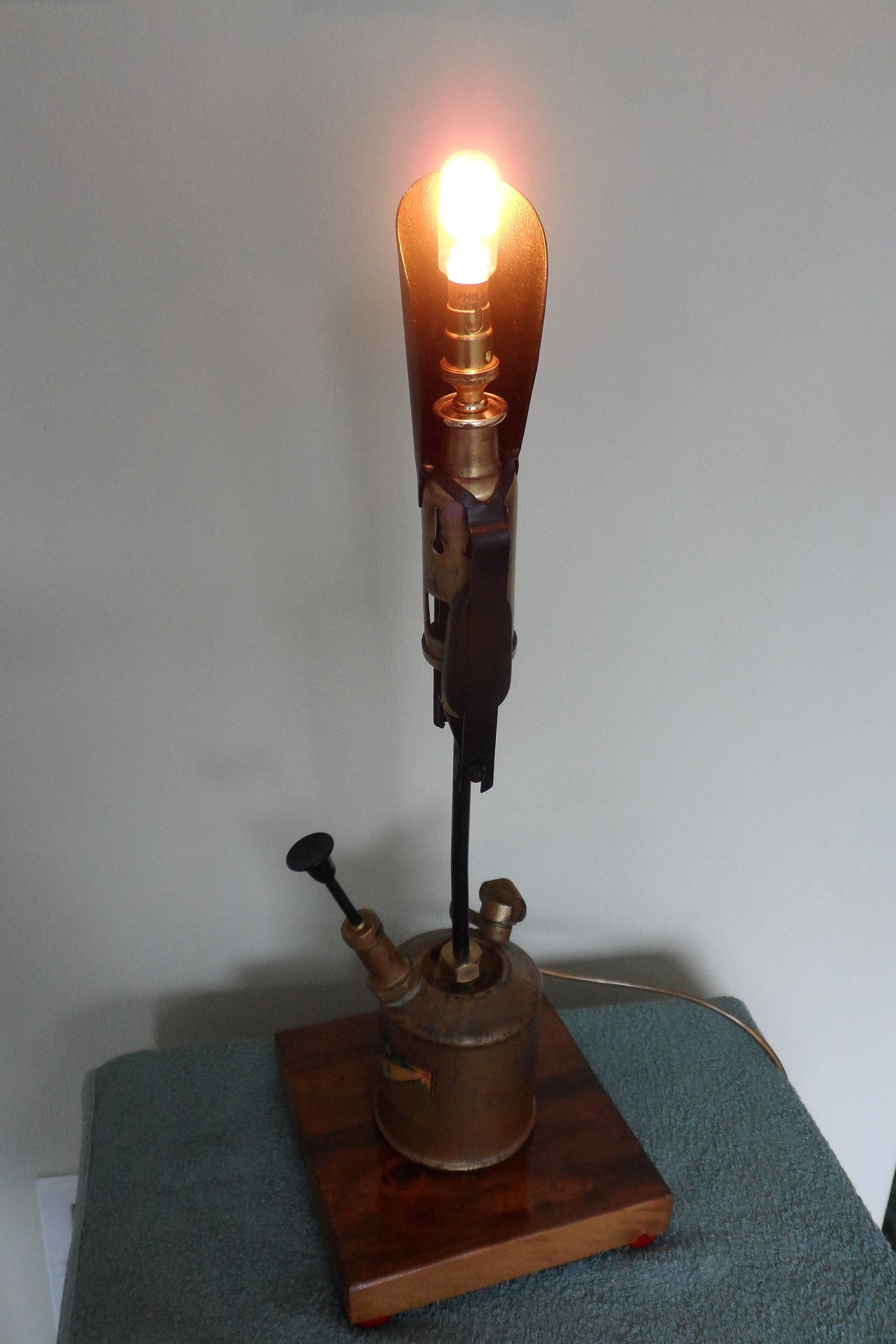 Vintage flickering 2024 light bulbs