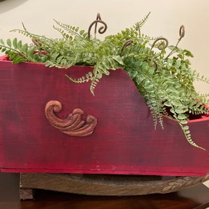 Red Wood Sleigh Centerpiece
