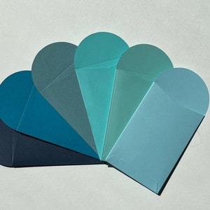 Enveloppes, mini-enveloppes ouvertes, enveloppes avec rabat supérieur supérieur