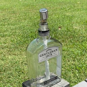 Gentleman Jack Tennessee Whiskey Bouteille recyclée Lampe torche de terrasse image 2