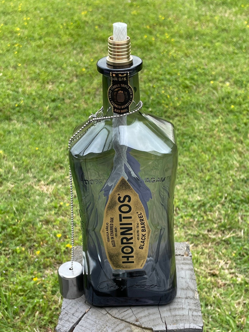 Torche de patio en bouteille recyclée de Tequila de baril noir de Hornitos image 1