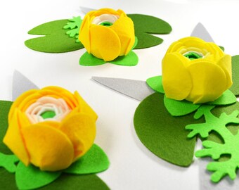 3 Ranuncoli (spatterdocks), Fiori di feltro, Fiori fatti a mano, Bouquet pronto, Bouquet di feltro, Fiori finti, Fiori d'acqua, Fiori artificiali
