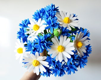 Acianos y margaritas, centaureas, acianos, manzanillas, flores artificiales de fieltro, ramo de fieltro azul hecho a mano