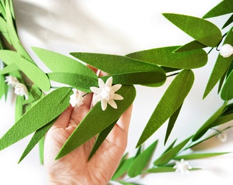 Leaf  felt garland, Jasmine liana, Stephanotis Floribunda, Madagascar Liana, Jungle Party, Photo prop, Backdrop