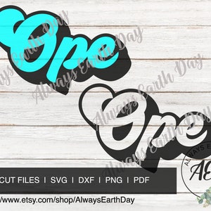 Peut inclure: Deux fichiers de découpe noirs et blancs pour un projet artisanal. Le mot "Ope" est écrit dans une police de caractères stylisée. Le texte "Always Earth Day" est écrit en plus petit en dessous du mot "Ope". Le texte "AED" est écrit dans un cercle avec un motif de feuilles.