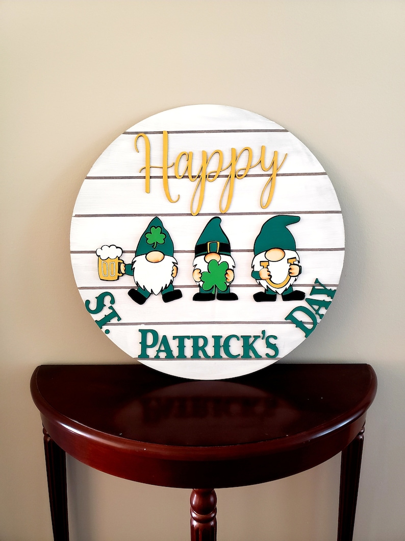 Gnome Saint Patrick/'s Day Wood Welcome Sign 22 Round