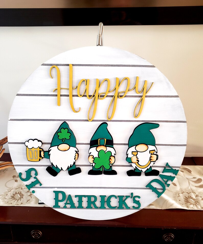 Gnome Saint Patrick/'s Day Wood Welcome Sign 22 Round