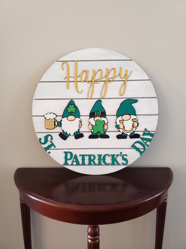 Gnome Saint Patrick/'s Day Wood Welcome Sign 22 Round
