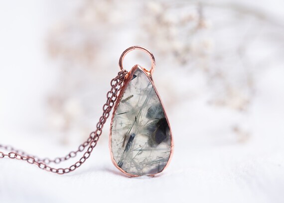 Prehnite necklace in raw copper - Prehnite pendant - boho jewelry - Natural stone - unique gift