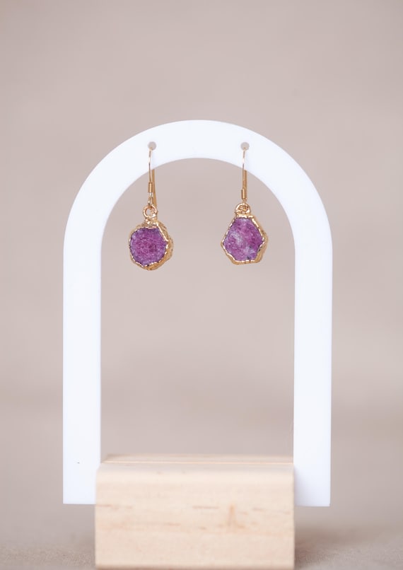 Boucles d'oreilles Rubis brut -  Cadeau unique - bijou fait main - création artisanale