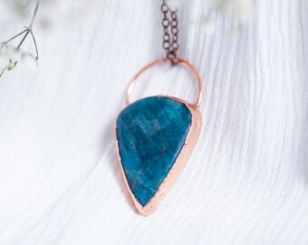 Apatite necklace in raw copper - unique jewel - Natural stone - handmade