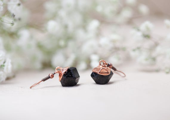 Natural garnet earrings in raw copper - Natural stone jewelry -
