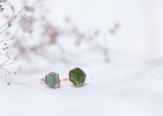 Peridot ring in raw copper - Size FR 55/56 - Natural stone jewelry - Unique gifts