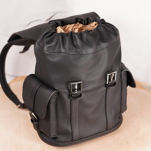 Small leather backpack in alpin style image 6