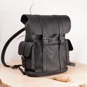 Small leather backpack in alpin style image 1