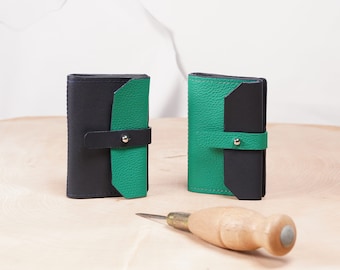 petit porte-monnaie fait main en cuir de veau, minimaliste et compact