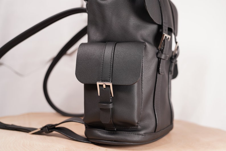 Small leather backpack in alpin style image 2