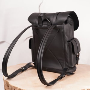 Small leather backpack in alpin style image 4