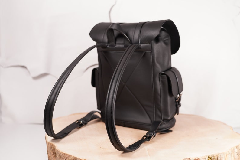 Small leather backpack in alpin style image 4