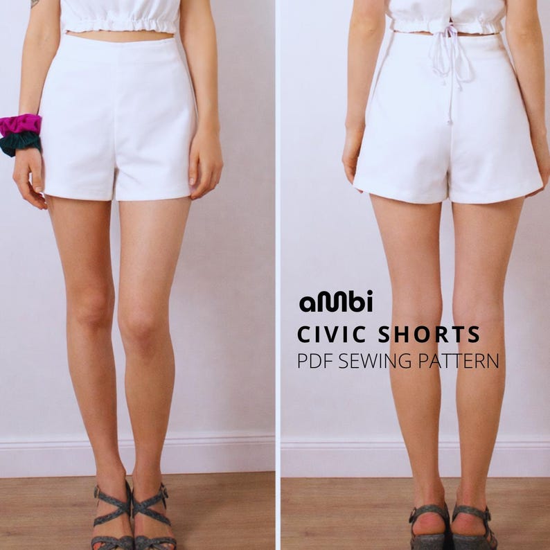 Pode incluir: Cal&ccedil;&otilde;es brancos de cintura alta com corte sob medida. A imagem mostra a frente e as costas dos cal&ccedil;&otilde;es, parte de um padr&atilde;o de costura PDF chamado "CIVIC SHORTS" por Ambi.