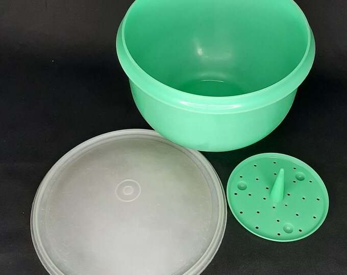 Vintage Jadeite Tupperware Lettuce Keeper/crisper With Domed Lid and Spike 1424, 1425, 681 Etsy