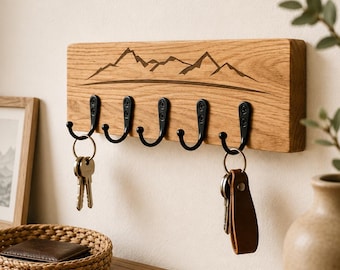 Portachiavi in rovere con incisione panoramica di montagna | Legno massello, realizzato a mano | Portachiavi con ganci neri | Regalo per gli amanti della montagna | Falegnameria