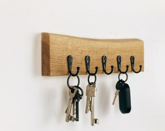 Porte-clés en bois de chêne avec lisière de forêt naturelle