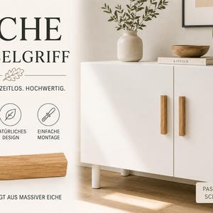 Può includere: Maniglie per mobili in legno dal design rettangolare su un mobile bianco. L'immagine include testo in tedesco, tra cui "Eiche Möbelgriff" e "Handmade with Love."