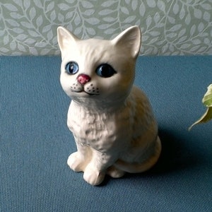 Royal doulton white cat clearance