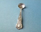 Silver plated Kings pattern mustard spoon 11 cms long