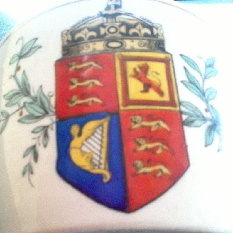 Queen Victoria/'s jubilee 1887 6.5 cms tall 10 cms diameter.. Transfer printed and hand coloured Rare Commemorative bowl
