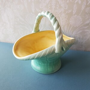 Vase Art Déco Années 1920/30 Couronne ducale Vase à fleurs-panier design avec anse - 20,5 x 14 cm de haut, 10 cm, sans l'anse