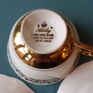 Vintage Ashley Fine Bone China Tea trio Fruitpatroon Geel met 22 kt gouden rand Fijn bone china-Gemaakt in Engeland afbeelding 2