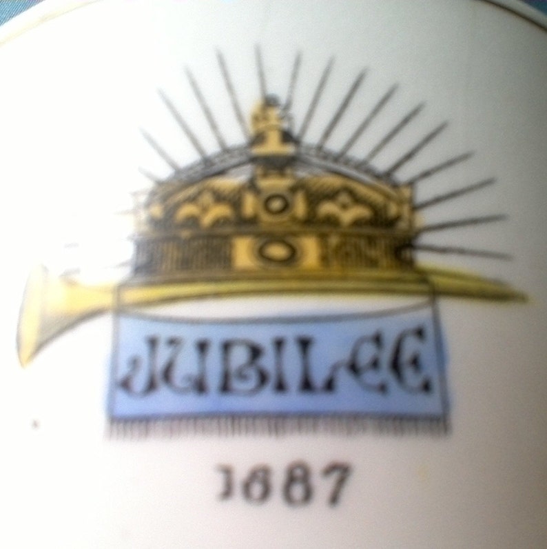 Queen Victoria/'s jubilee 1887 6.5 cms tall 10 cms diameter.. Transfer printed and hand coloured Rare Commemorative bowl