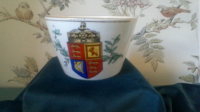 Queen Victoria/'s jubilee 1887 6.5 cms tall 10 cms diameter.. Transfer printed and hand coloured Rare Commemorative bowl