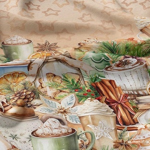 Puede incluir: Un diseño de tela festivo con una ilustración de acuarela de dulces navideños. El diseño incluye hombres de jengibre, tazas de chocolate caliente, palitos de canela y galletas en forma de estrella, todo sobre un fondo beige.