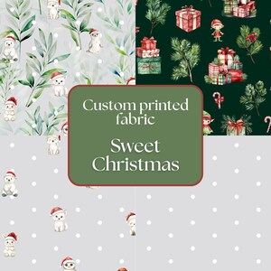 以下が含まれることがあります： 4つの異なるパターンを特徴とするデジタルデザイン。左上のパターンは、緑の葉と赤いサンタ帽子の白いホッキョクグマが描かれた白い背景です。右上のパターンは、白い雪片、緑の松の枝、赤と白のキャンディーケーン、赤いギフトボックス、赤い帽子をかぶったエルフが描かれた濃い緑の背景です。左下のパターンは、白いドットと赤いサンタ帽子の白いホッキョクグマが描かれた白い背景です。右下のパターンは、白いドットと赤いサンタ帽子の白いホッキョクグマが描かれた白い背景です。画像の中央には、「カスタムプリントファブリック」と「スイートクリスマス」というテキストが書かれた緑色の長方形があります。
