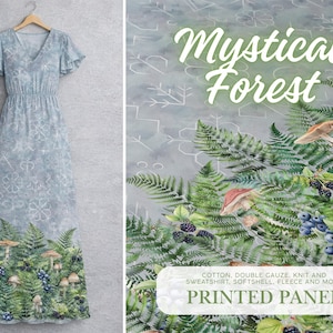 Pode incluir: Um vestido maxi azul claro com decote em V e mangas esvoaçantes, pendurado em um cabide de madeira. O vestido apresenta uma estampa com tema de floresta com samambaias, cogumelos e bagas. As palavras "Mystical Forest" são exibidas em verde.