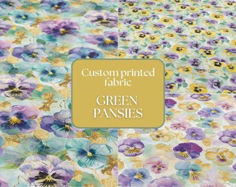 Puede incluir: Tela impresa personalizada con un patrón de pensamientos verdes, morados y amarillos sobre un fondo blanco. El texto "Custom printed fabric" y "GREEN PANSIES" se muestra en la imagen.