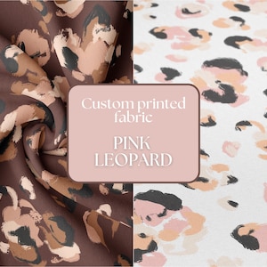 Puede incluir: Tejido estampado personalizado con un diseño de estampado de leopardo rosa. El tejido presenta un fondo marrón con manchas de leopardo beige, negro y rosa. El diseño también se muestra sobre un fondo blanco. Se muestra el texto "PINK LEOPARD".