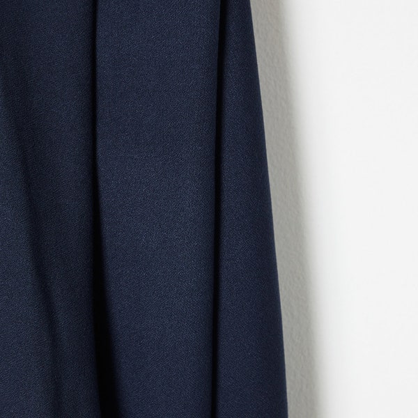 Crêpe de viscose ECOVERO™ | Indigo nocturne uni | tissu de robe doux et léger avec un bon tombé | Vendu par demi-mètre