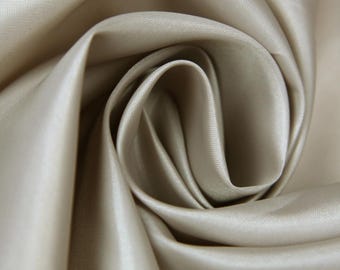 Tissu de doublure en polyester sable beige : matériau lisse et léger, par demi-mètre
