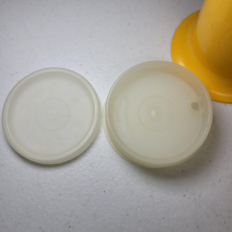 Vintage Tupperware Kids Cup Sippy Lids Yellow Flower 1318-8 Weighted Base image 4