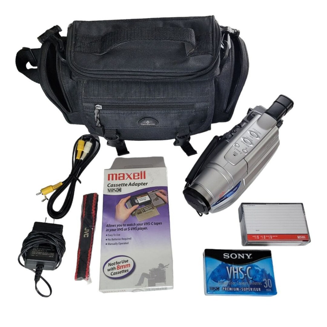 JVC Compact VHS Camcorder GR AXM18U Silver With Bag Cords Tapes Vintage