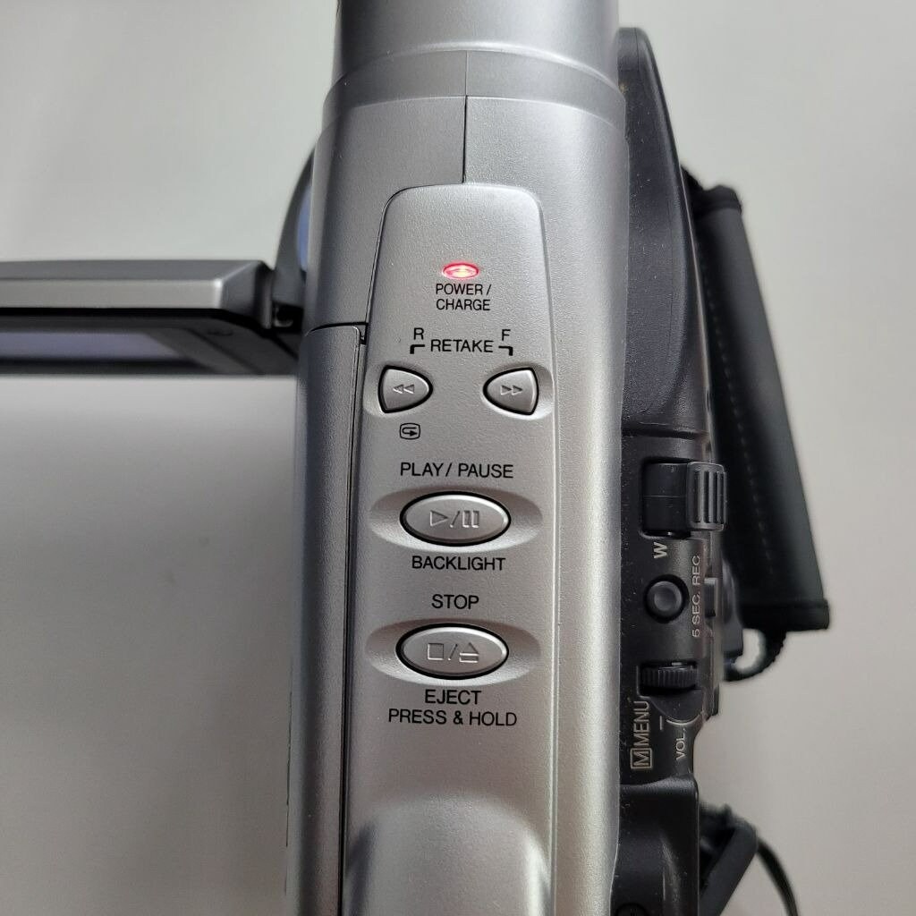 JVC Compact VHS Camcorder GR AXM18U Silver With Bag Cords Tapes Vintage