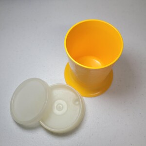 Vintage Tupperware Kids Cup Sippy Lids Yellow Flower 1318-8 Weighted Base image 2