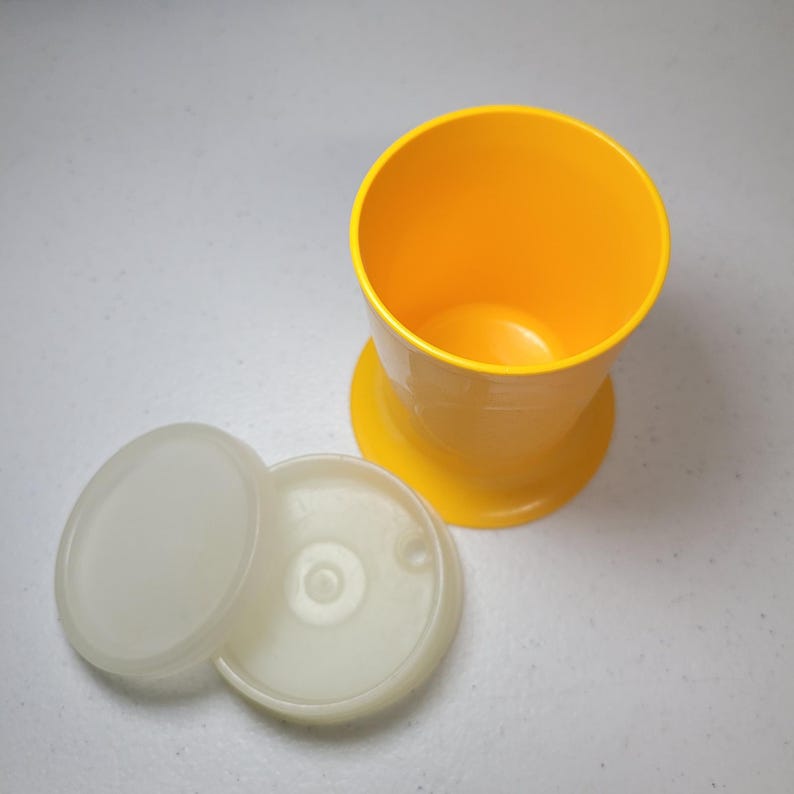 Vintage Tupperware Kids Cup Sippy Lids Yellow Flower 1318-8 Weighted Base image 2